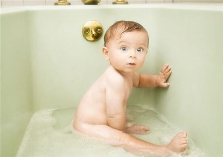 宝宝溺水的预防与急救方法
