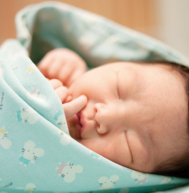 新生儿睡觉不踏实是什么原因?