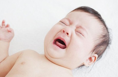 宝宝晚上睡觉哭闹是什么原因7