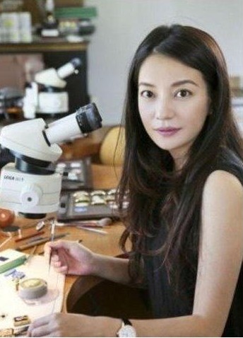 黄有龙晒赵薇私房美照 网友调侃黄有龙“家有仙妻