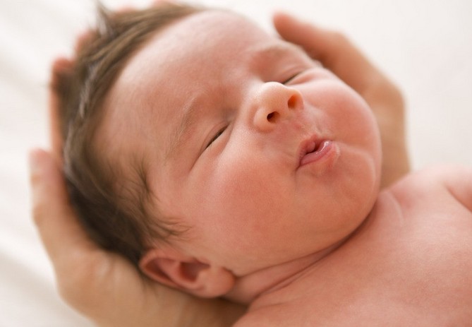 新生儿口吐泡泡小心是肺炎