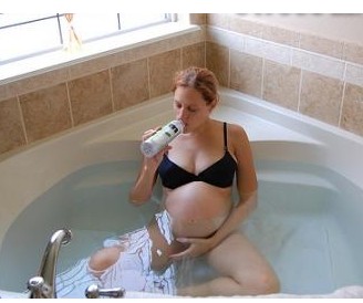 专家提醒：肥胖产妇不适合水中分娩 