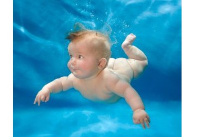 游泳要防宝宝患急性中耳炎