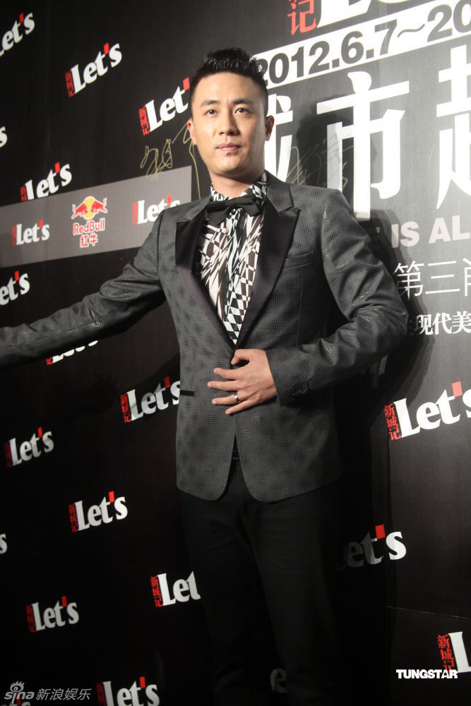 杜淳亮相“城市趣味”艺术展，被问及与张嘉倪的分手传闻