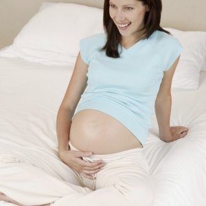 怀双胞胎预防流产与早产的方法