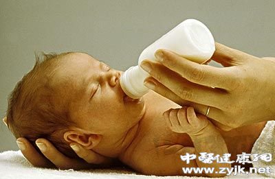 人工喂养婴儿的几种方式