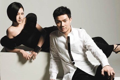 郑希怡失足后接受男友求婚 盘点娱乐圈的浪漫求婚史