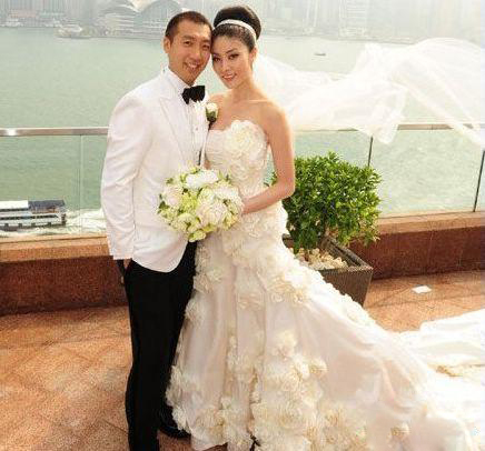 郑希怡失足后接受男友求婚 盘点娱乐圈的浪漫求婚史