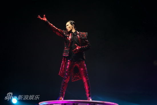萧敬腾上海演唱会开票日遭遇海葵“调侃”