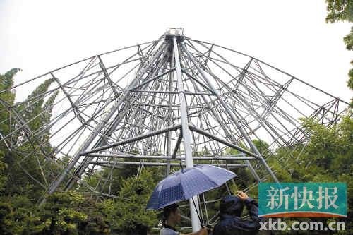 宁波地标建筑--姚江公园的摩天轮彻底倒下了。