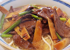 宝宝喜欢的食物 生菜猪肝面