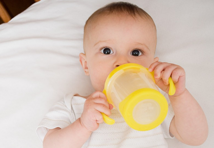新生儿牛奶喂养的5个讲究