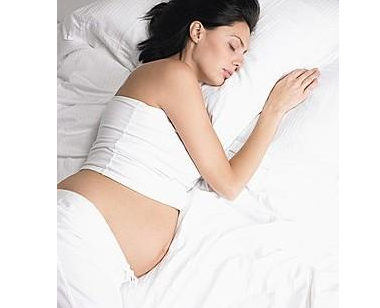 小心！孕妇睡姿会影响胎儿发育