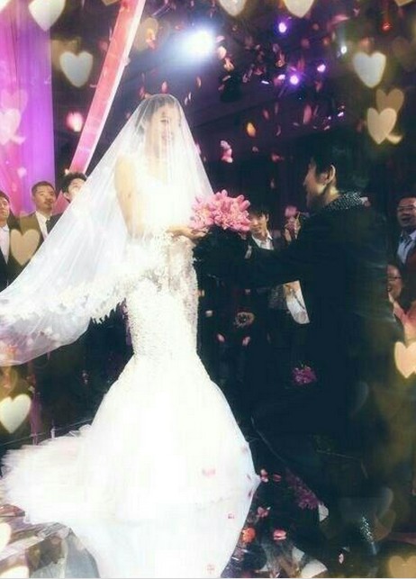 90后昕薇当红模特谢梦婚纱照曝光 网友微博送祝福