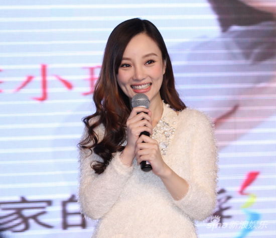 产后首次复出的李小璐精神显得很好