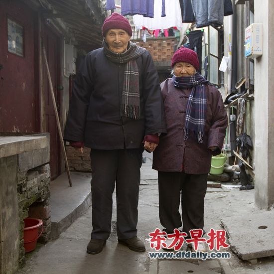 百岁老人情侣装
