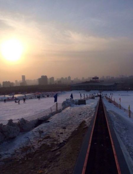 儿童滑雪需注意安全 新疆8岁女孩滑雪丧命(图)
