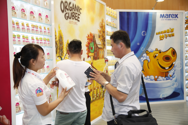 “爱护”“安全洗衣”理念传万家 明星奶爸王岳伦倾情代言