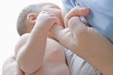 哺乳期发烧怎么办 还能喂孩子吗4