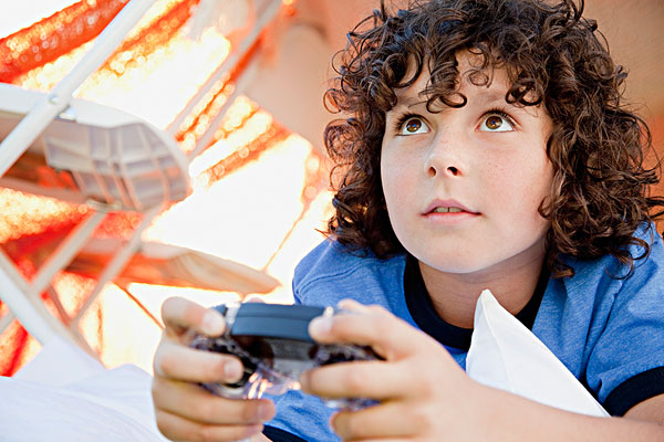 日本育儿专家称：玩游戏有益孩子身心健康