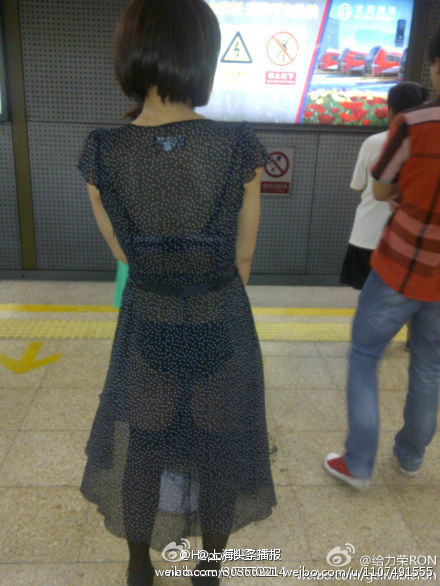 上海地铁请女性自重，女志愿者们抗议称“我可以骚你不能扰” 