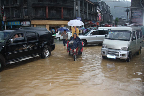 湖南暴雨：暴雨袭湖南56.9万人受灾