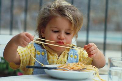 贪吃的孩子会变笨证据一：贪吃容易导致脑肥胖