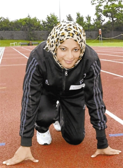 塔米娜坚持跑步，并成为阿富汗代表团奥运旗手。 