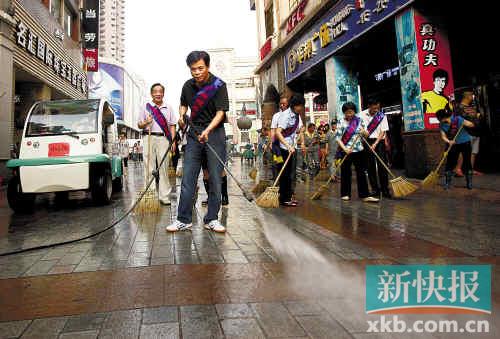 “我志愿,我快乐”保洁广州 市长上街扫马路