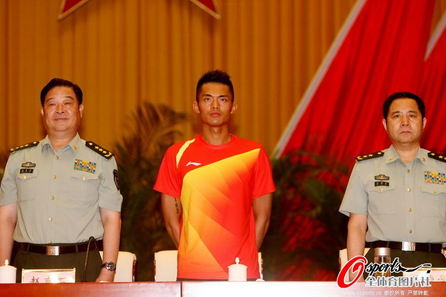 [图]林丹李雪芮南京军区接受表彰 学习当代军人价值观