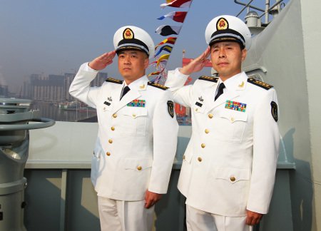辽宁舰舰长张峥成为中国航母奠基人 女舰员占5%