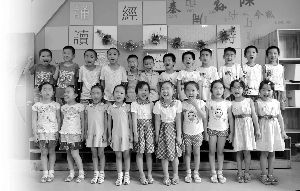 南京小学11对双胞胎报道