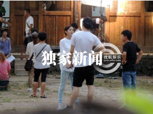 陈晓赵丽颖十指相扣