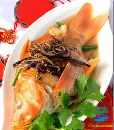 婺源特色美食推荐：荷包红鲤鱼和粉蒸菜