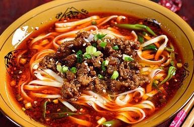 四川小吃：红油杂酱面