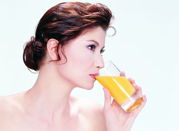 孕妇不能喝什么 久沸白开水和果汁饮料需注意