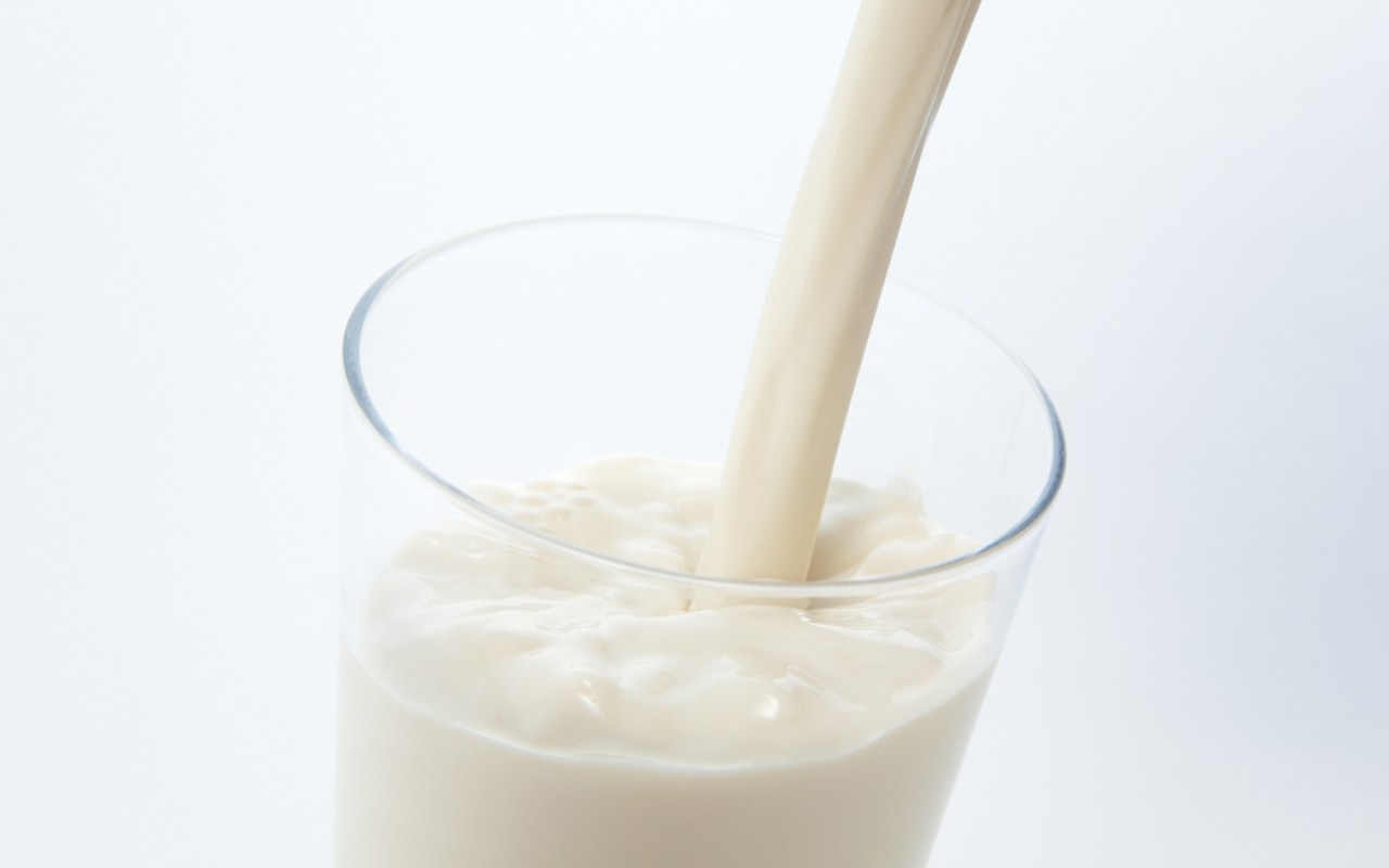 寶寶喝牛奶禁忌：2-5歲的小孩每天牛奶最多兩杯