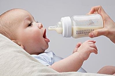 给宝宝喂养奶粉的误区
