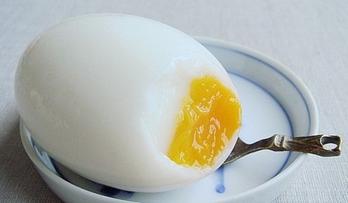 勿让孩子吃半生熟鸡蛋