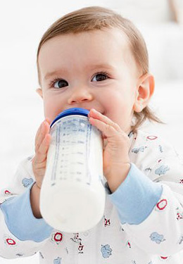 婴儿奶瓶什么材质好？看看这位妈妈怎样选择
