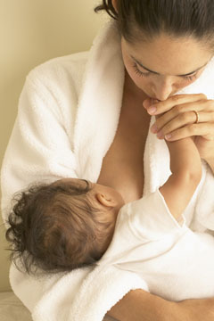 母乳过多宝宝吃不完 母乳还能用来做什么？
