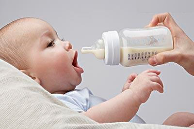 宝宝吃奶太少怎么办？