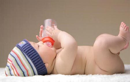 谨慎：婴儿不宜食用高蛋白奶粉