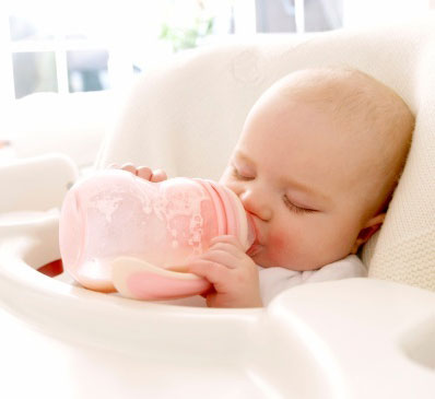 如何分辨宝宝生理性吐奶？