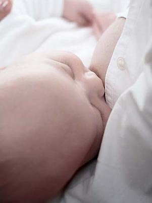 怎么做才能预防宝宝溢奶呢