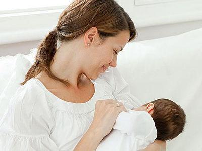 婴儿湿疹防治应多喝母乳