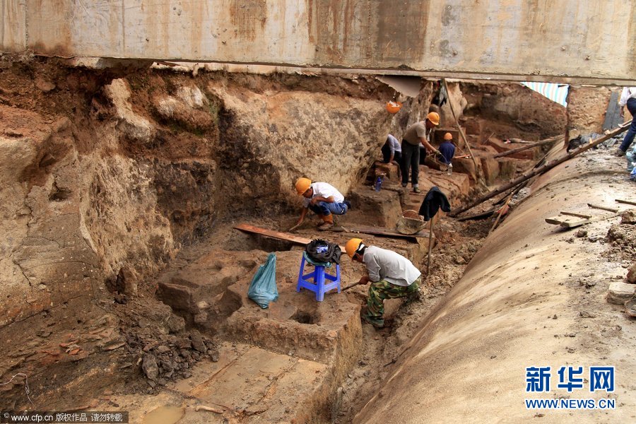 福州屏山站地铁站挖出千年古城遗址