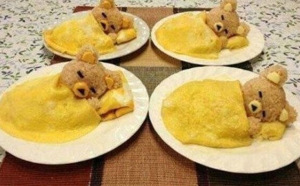 盖着鸡蛋饼薄被的轻松熊，太可爱了！