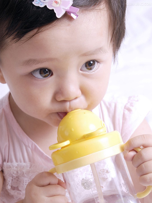 夏季宝宝腹泻怎么办 勿过多进食冰冷饮料