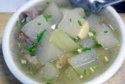 夏至消暑汤品：冬瓜豆腐排骨汤